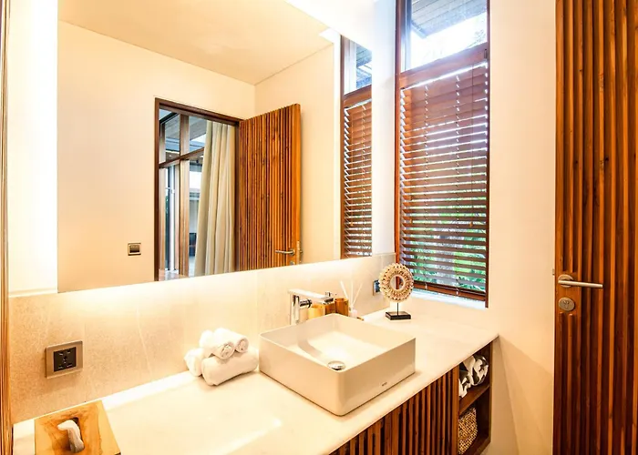 Stunning 6 Bedroom Villa With Breathtaking Scenery *