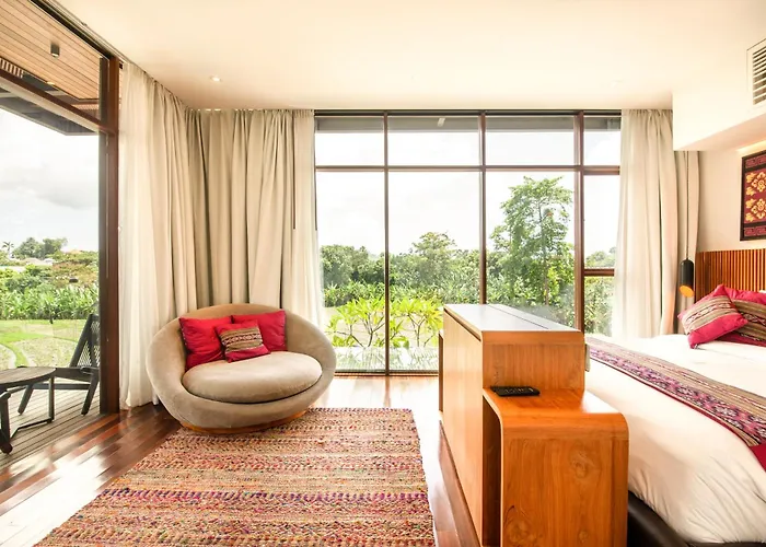 Stunning 6 Bedroom Villa With Breathtaking Scenery *